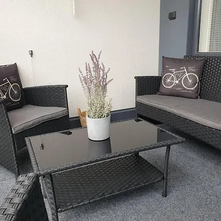 32m2 & Own Parking Place Indoors Apartment