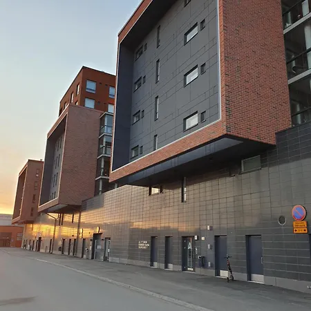 32m2 & Own Parking Place Indoors شقة توركو